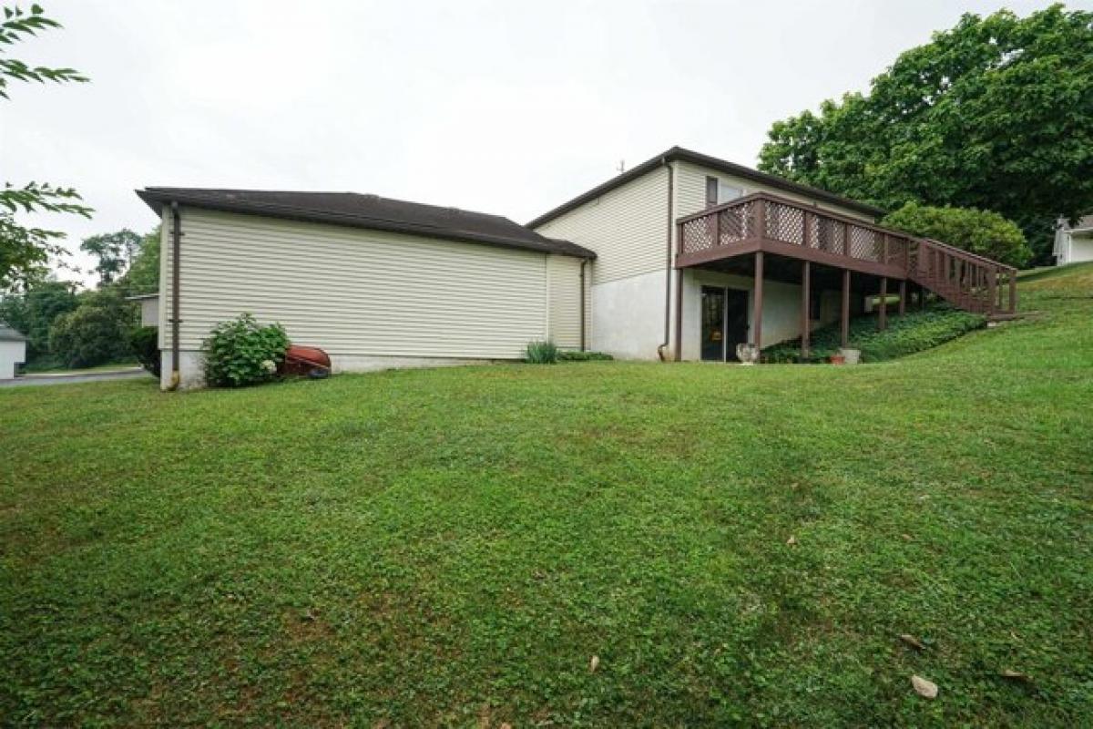 Picture of Home For Sale in Fairmont, West Virginia, United States