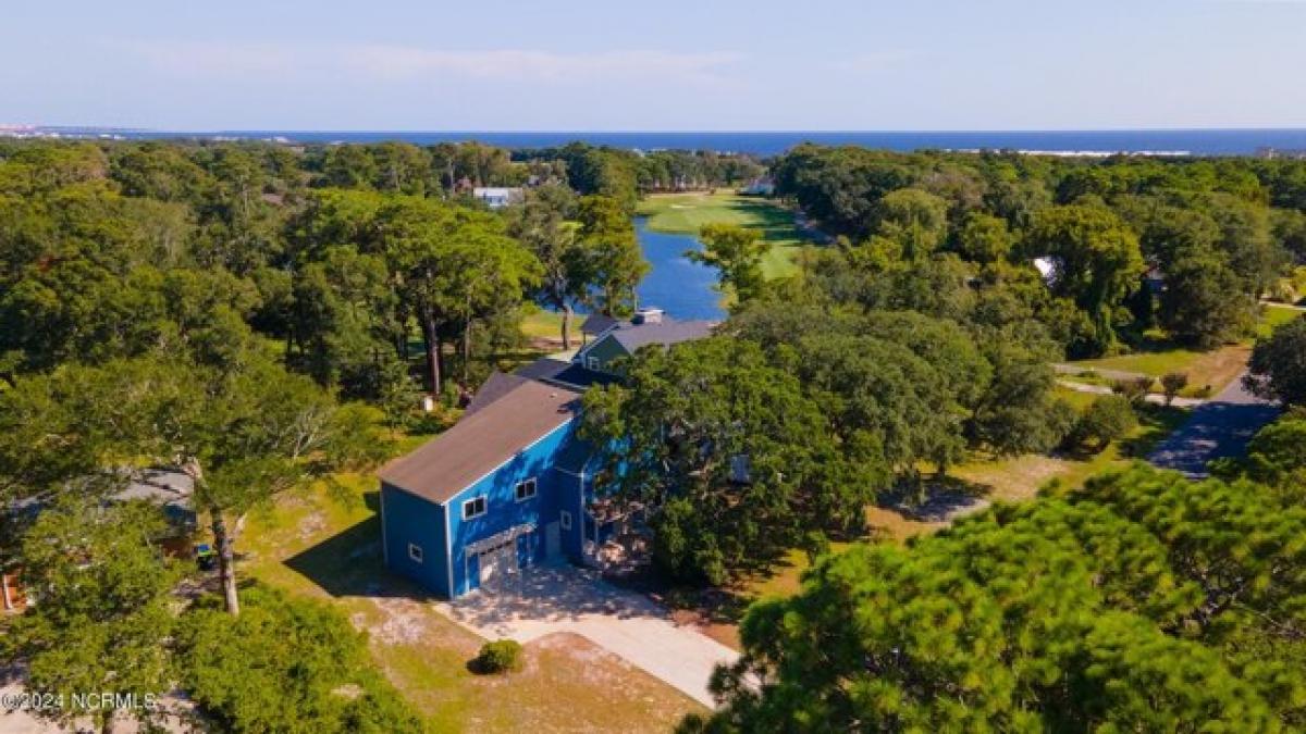 Picture of Home For Sale in Oak Island, North Carolina, United States