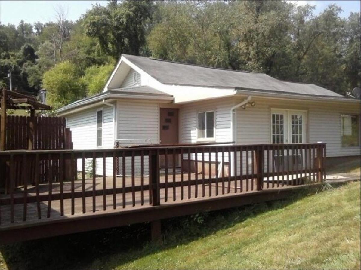 Picture of Home For Sale in Valley Grove, West Virginia, United States