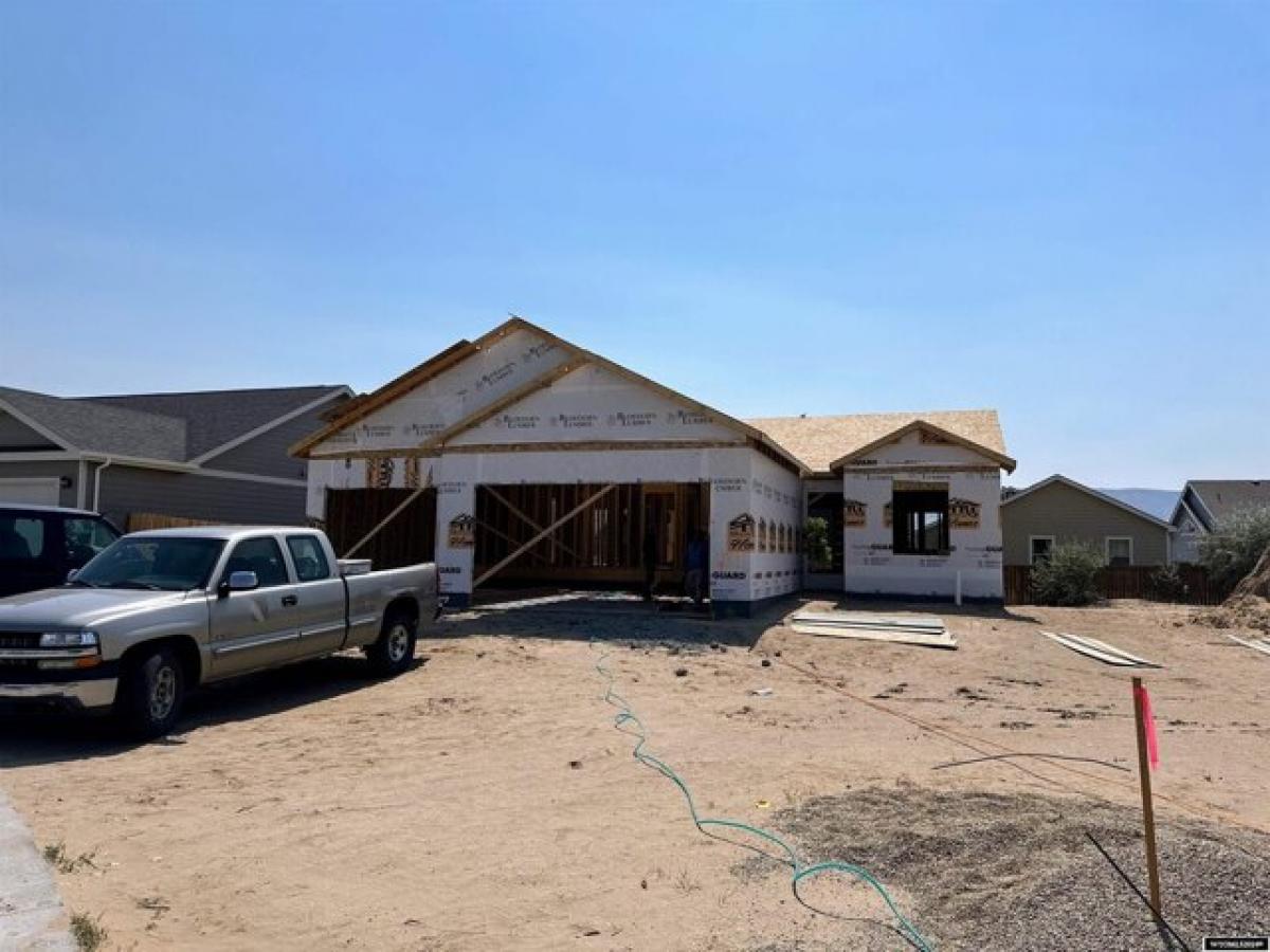 Picture of Home For Sale in Mills, Wyoming, United States