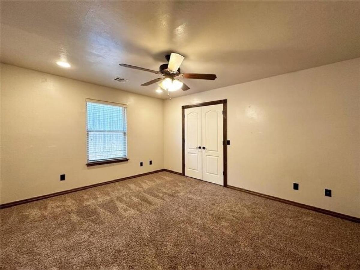 Picture of Home For Sale in Midwest City, Oklahoma, United States