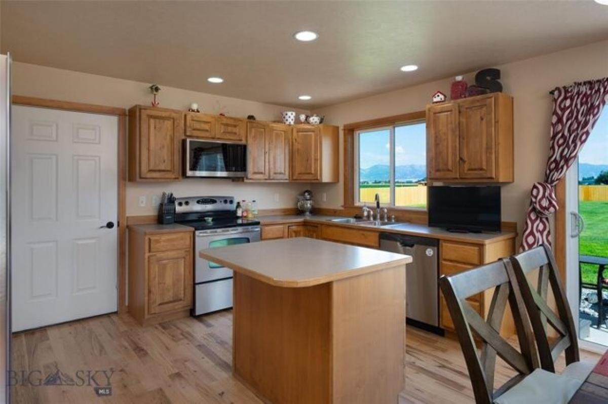 Picture of Home For Sale in Belgrade, Montana, United States