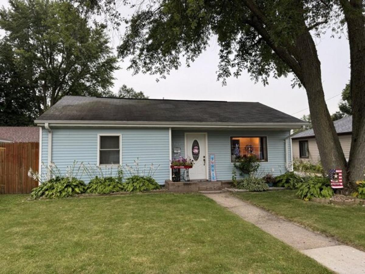 Picture of Home For Sale in Sterling, Illinois, United States