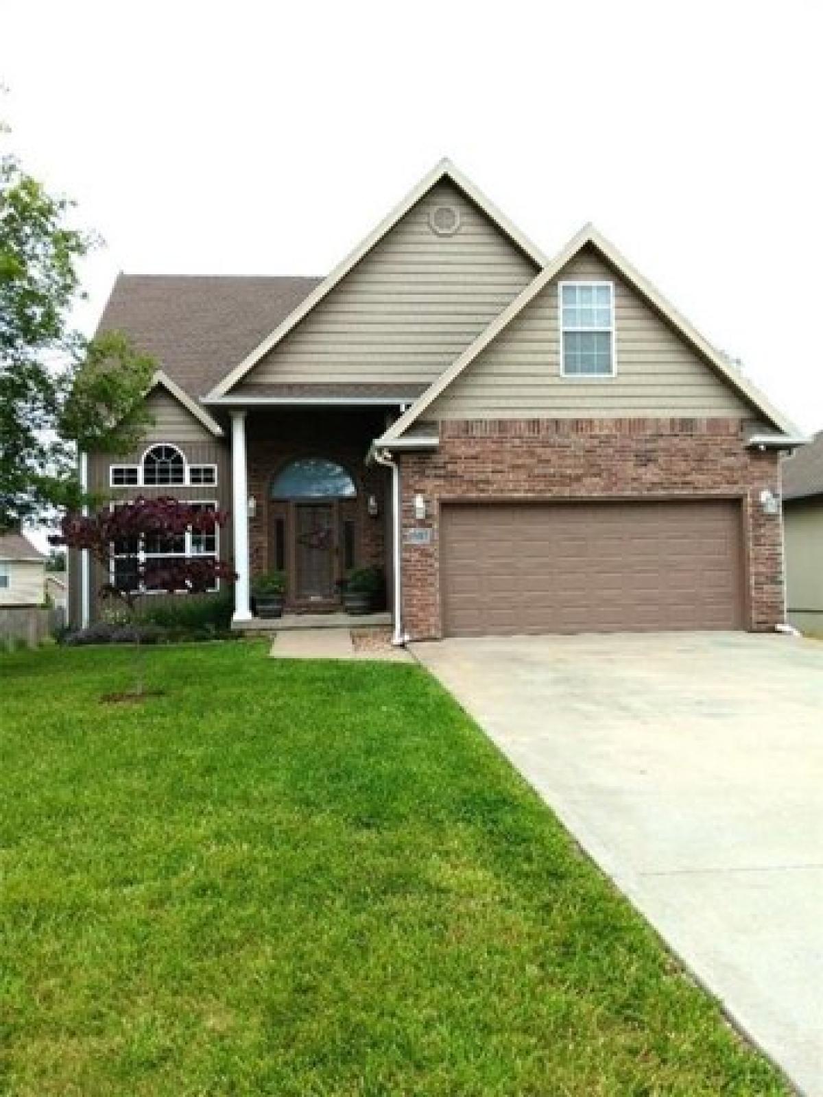 Picture of Home For Sale in Warrensburg, Missouri, United States