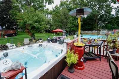 Home For Sale in Pompton Lakes, New Jersey