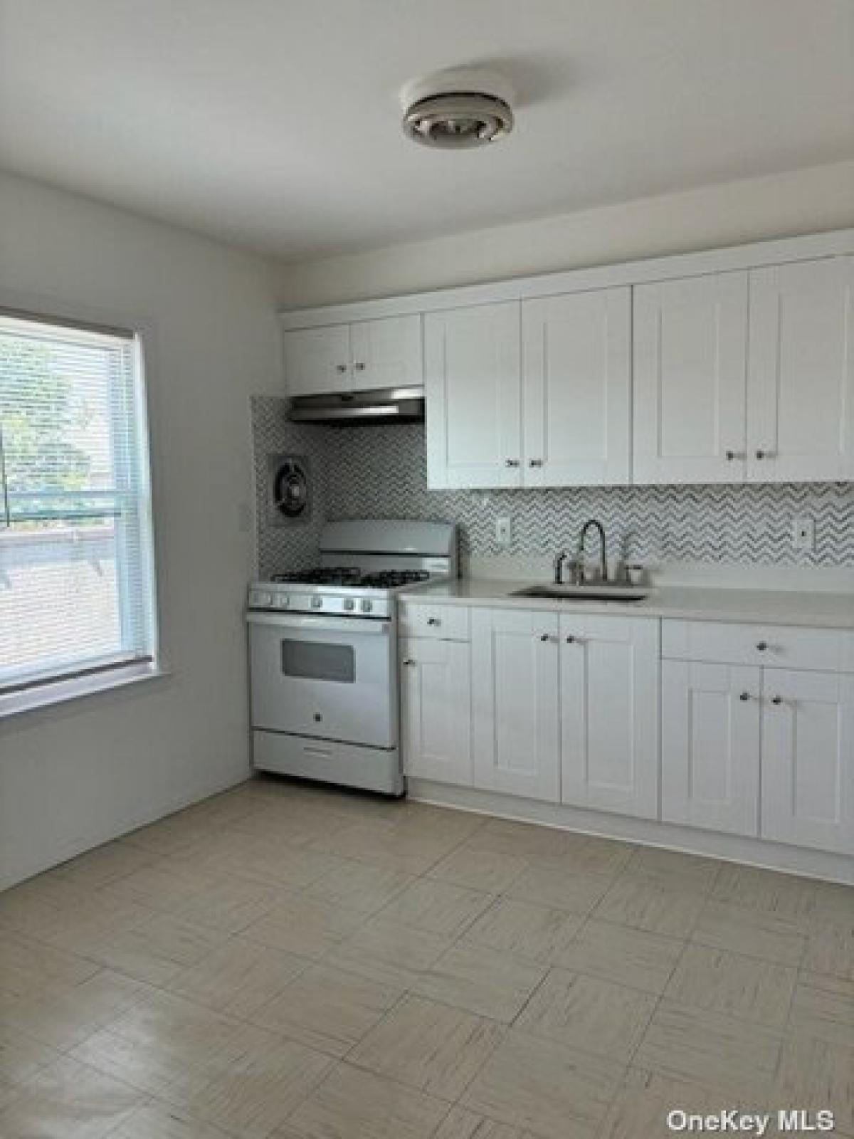 Picture of Apartment For Rent in New Hyde Park, New York, United States