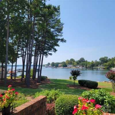 Home For Sale in Cornelius, North Carolina