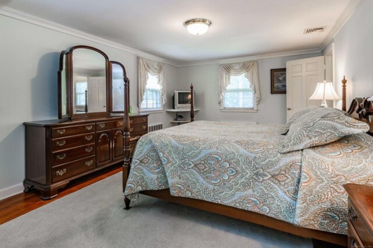 Picture of Home For Sale in Hamden, Connecticut, United States