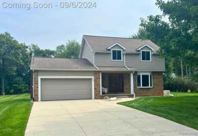 Home For Sale in Fenton, Michigan