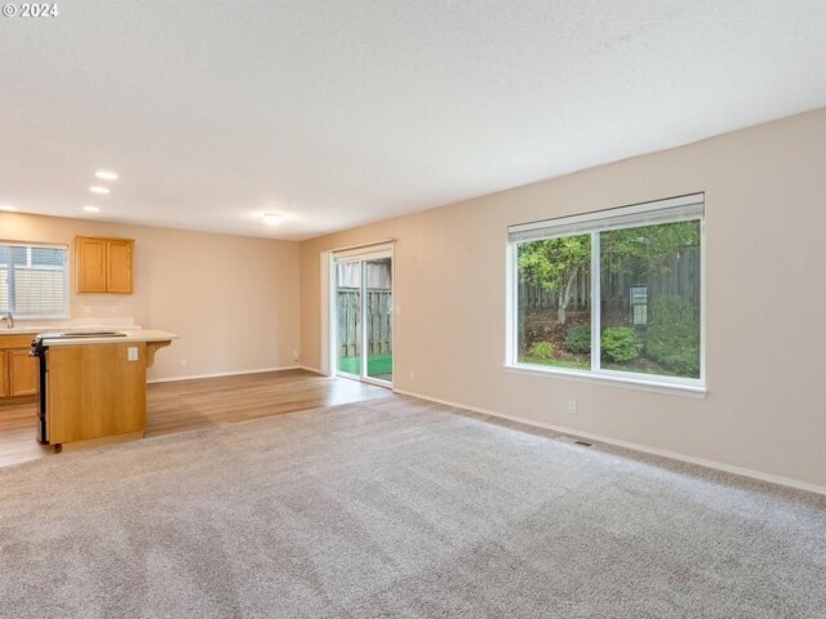 Picture of Home For Sale in Hillsboro, Oregon, United States