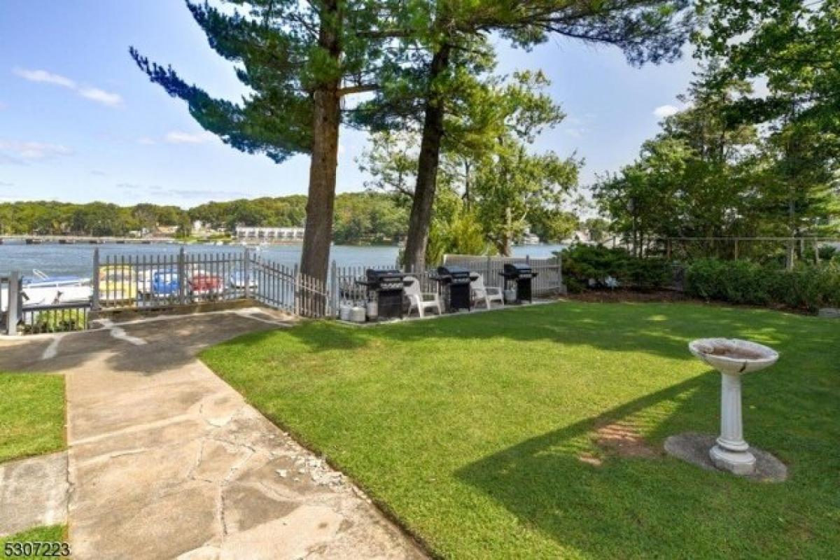 Picture of Home For Sale in Hopatcong, New Jersey, United States