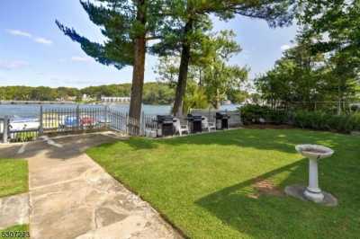 Home For Sale in Hopatcong, New Jersey