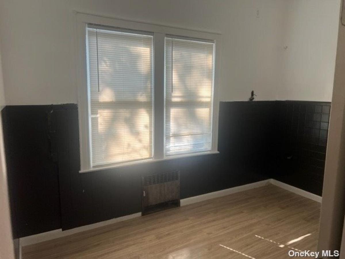 Picture of Home For Rent in Middle Village, New York, United States