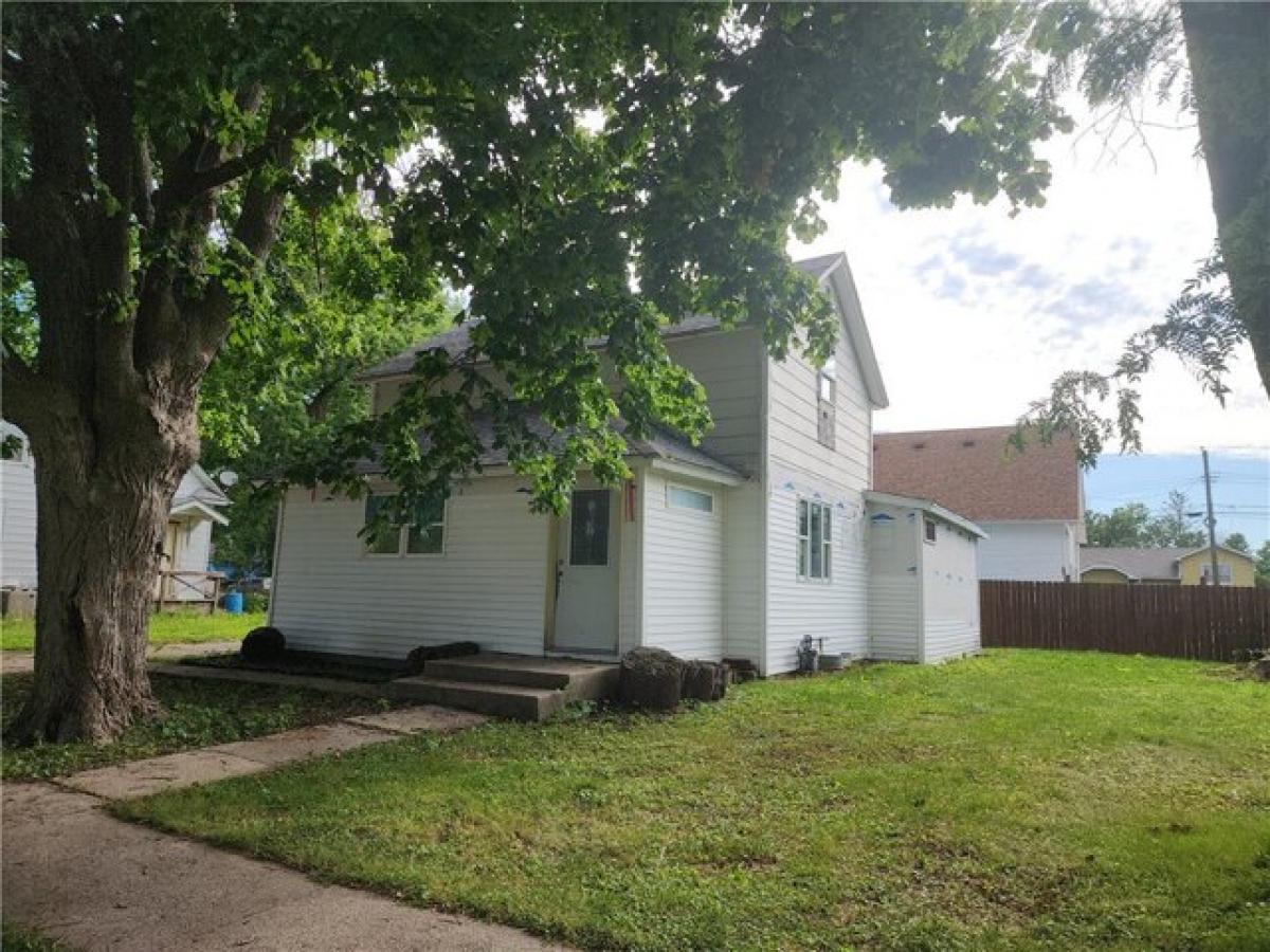 Picture of Home For Sale in Newton, Iowa, United States