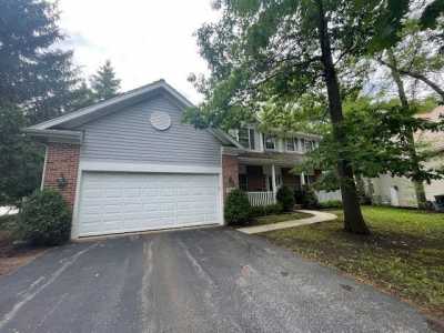 Home For Sale in Lindenhurst, Illinois