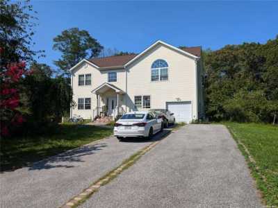 Home For Sale in Bay Shore, New York