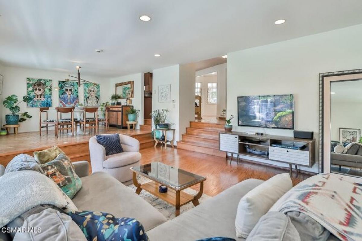 Picture of Home For Sale in Woodland Hills, California, United States