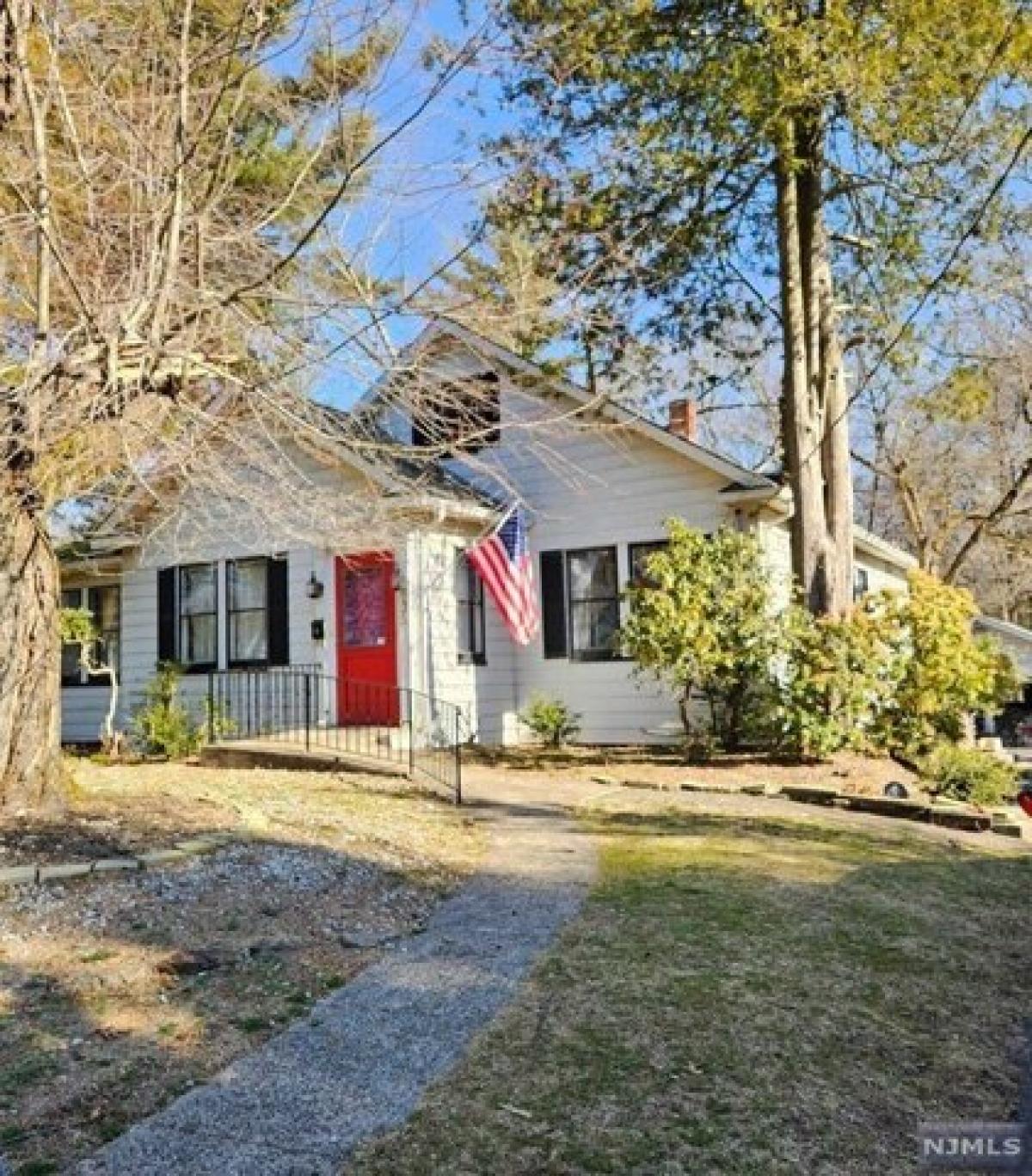 Picture of Home For Sale in Wyckoff, New Jersey, United States