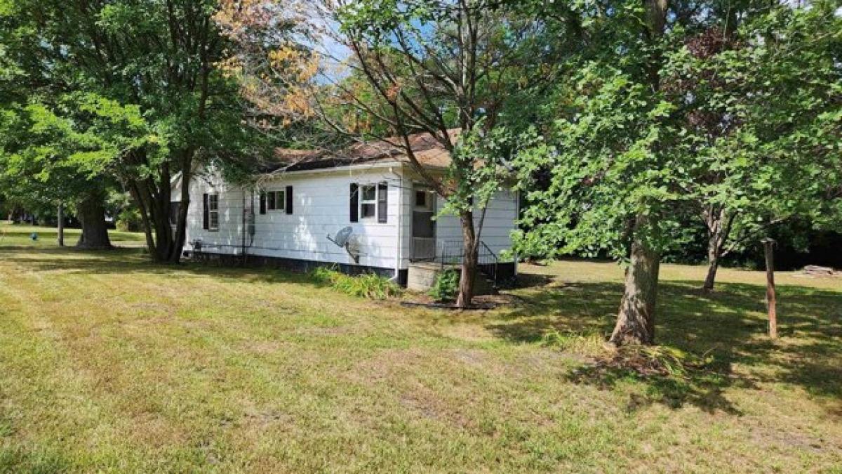 Picture of Home For Sale in Waterloo, Iowa, United States