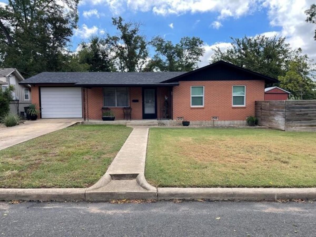 Picture of Home For Sale in Fredericksburg, Texas, United States