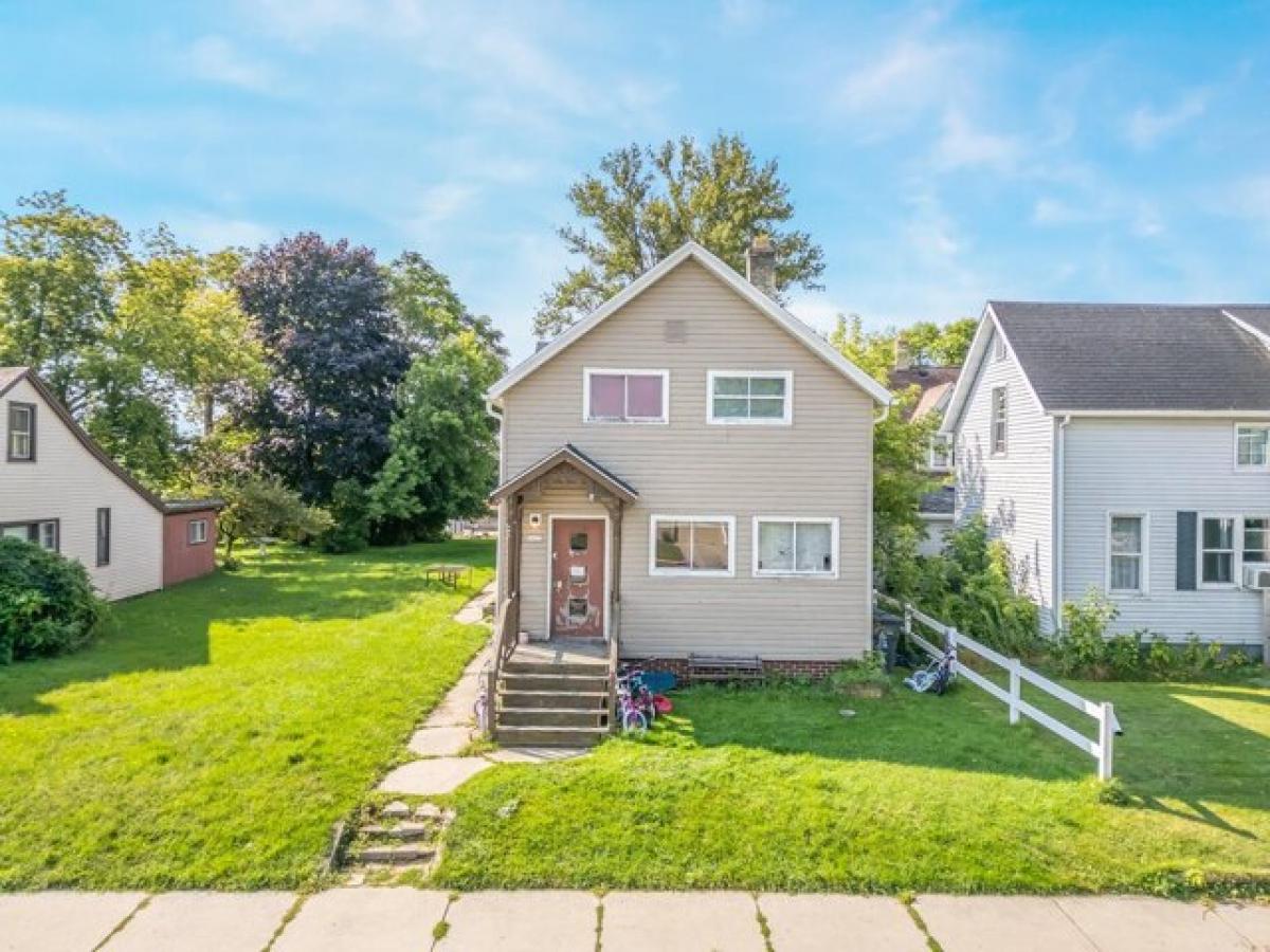 Picture of Home For Sale in Sheboygan, Wisconsin, United States