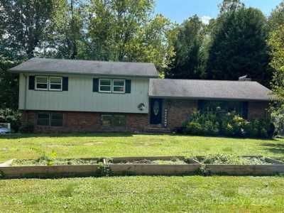 Home For Rent in Hendersonville, North Carolina