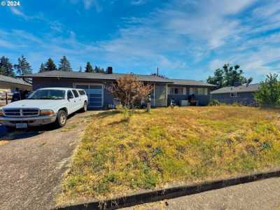 Home For Sale in Cottage Grove, Oregon