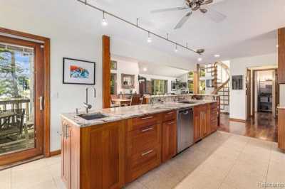 Home For Sale in Lake Orion, Michigan