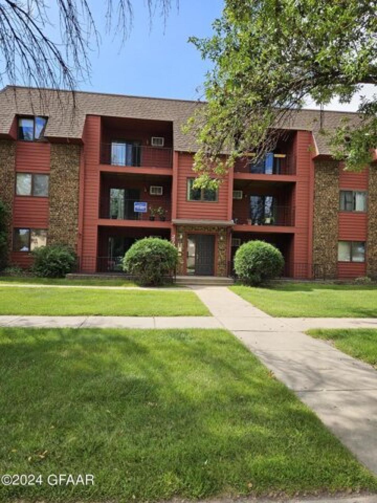 Picture of Home For Sale in Grand Forks, North Dakota, United States