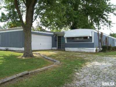 Home For Sale in Winchester, Illinois