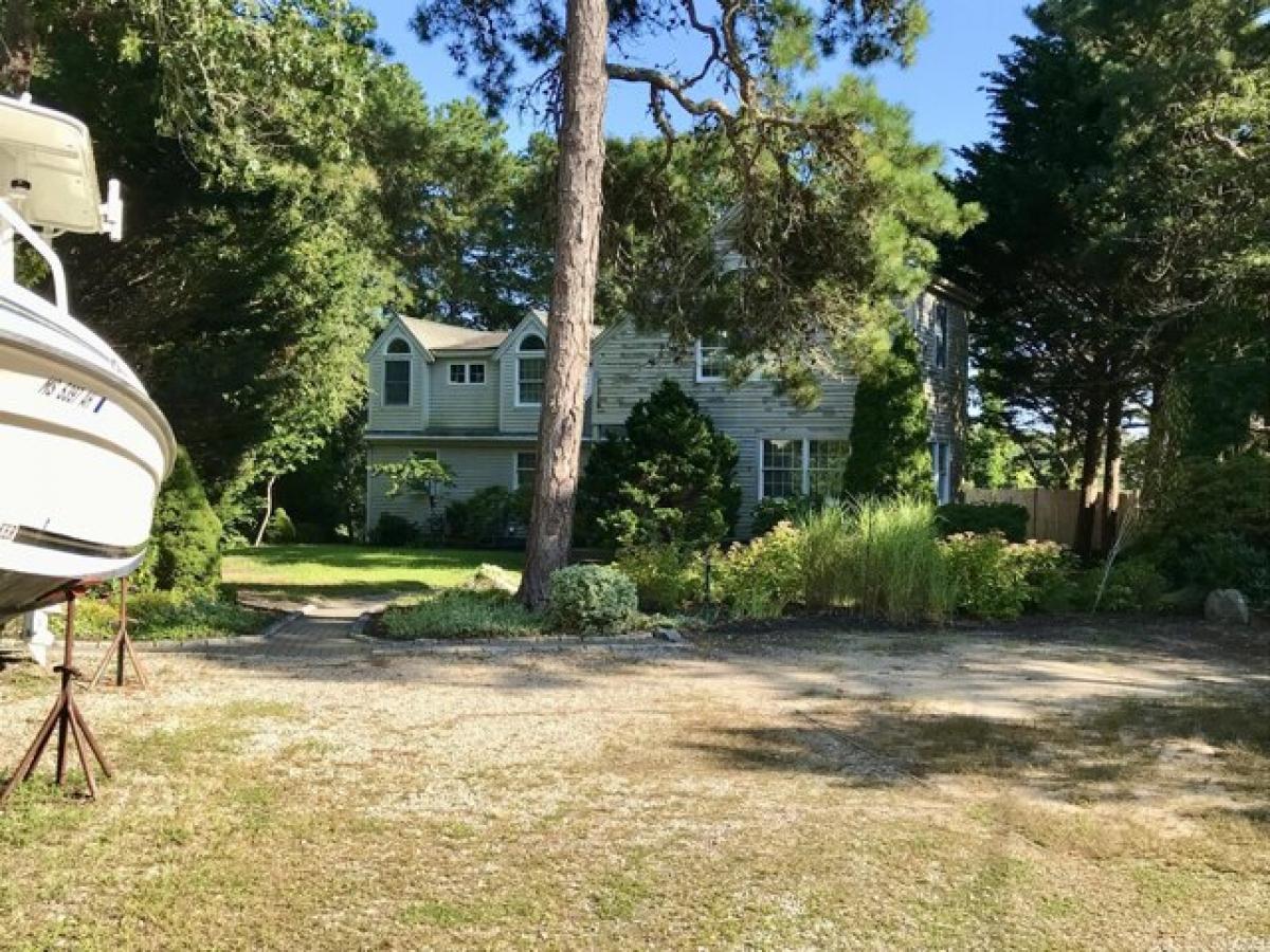 Picture of Home For Sale in Mashpee, Massachusetts, United States