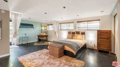 Home For Sale in Van Nuys, California