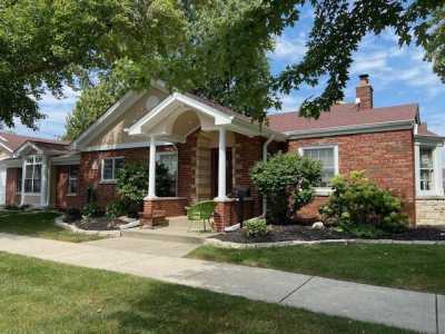 Home For Sale in Evergreen Park, Illinois