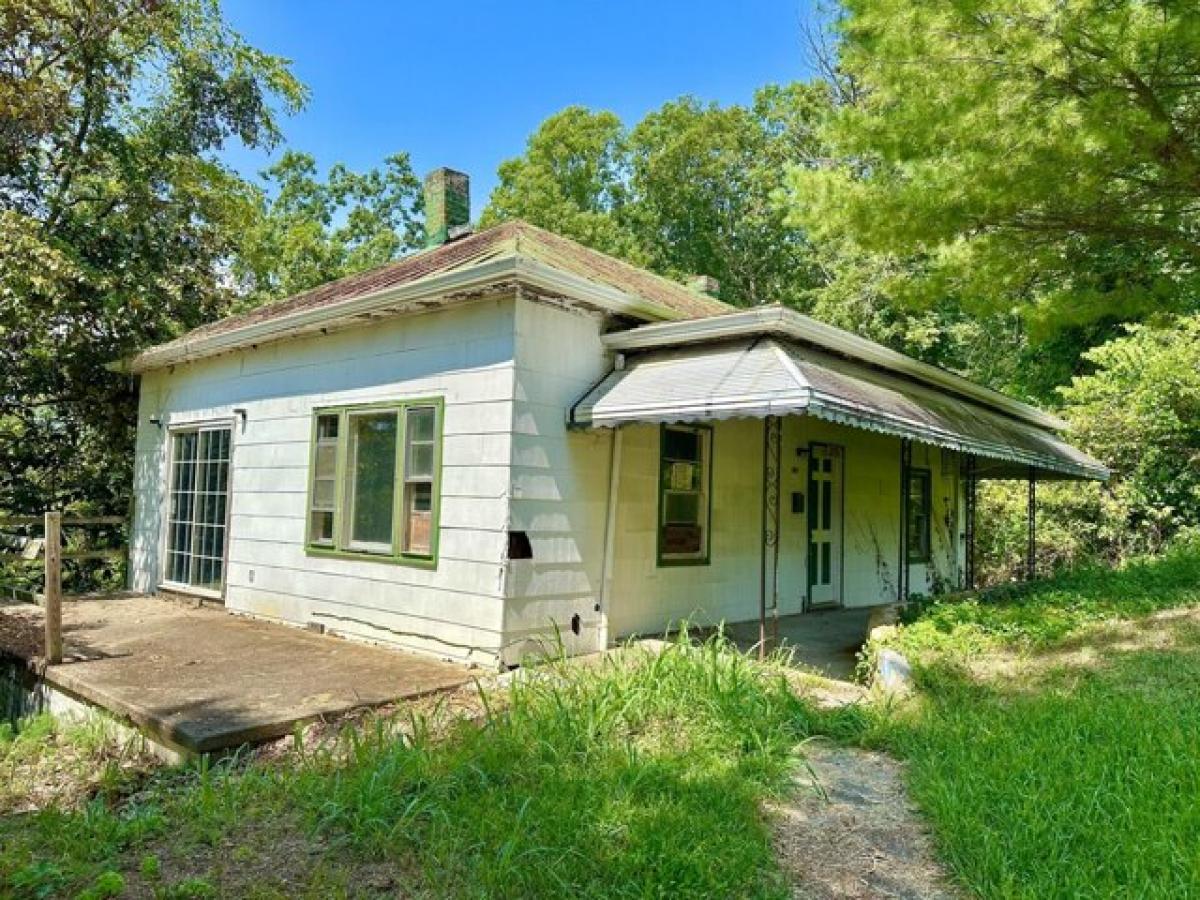 Picture of Home For Sale in Clifton Forge, Virginia, United States