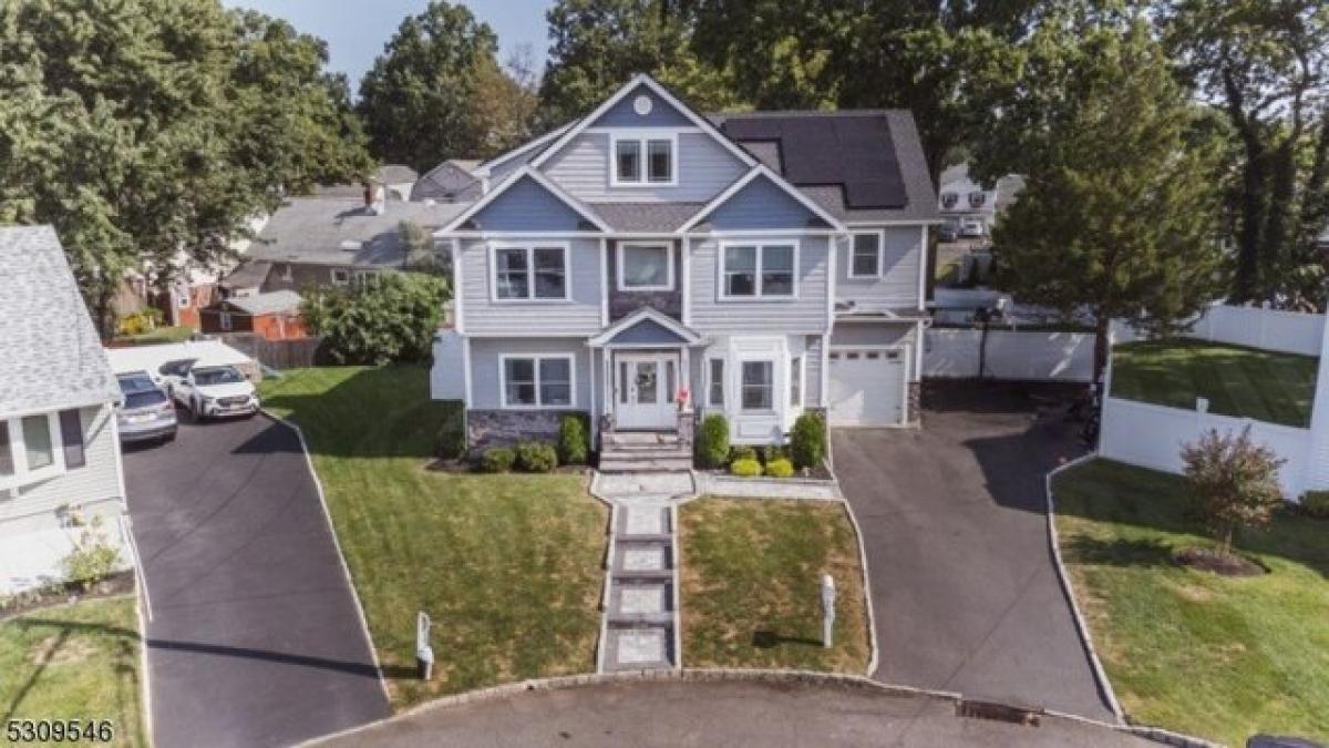 Picture of Home For Sale in Clark, New Jersey, United States