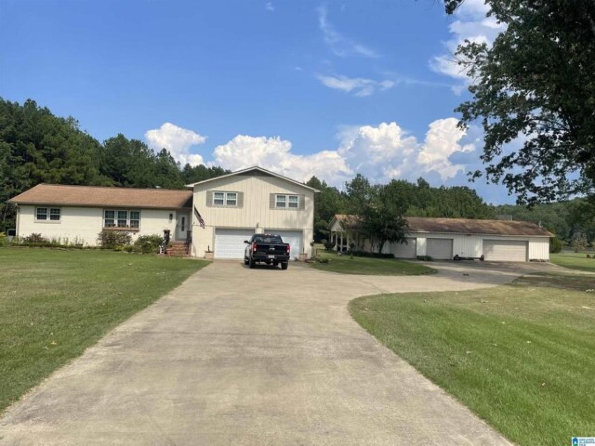 Picture of Home For Sale in Gadsden, Alabama, United States