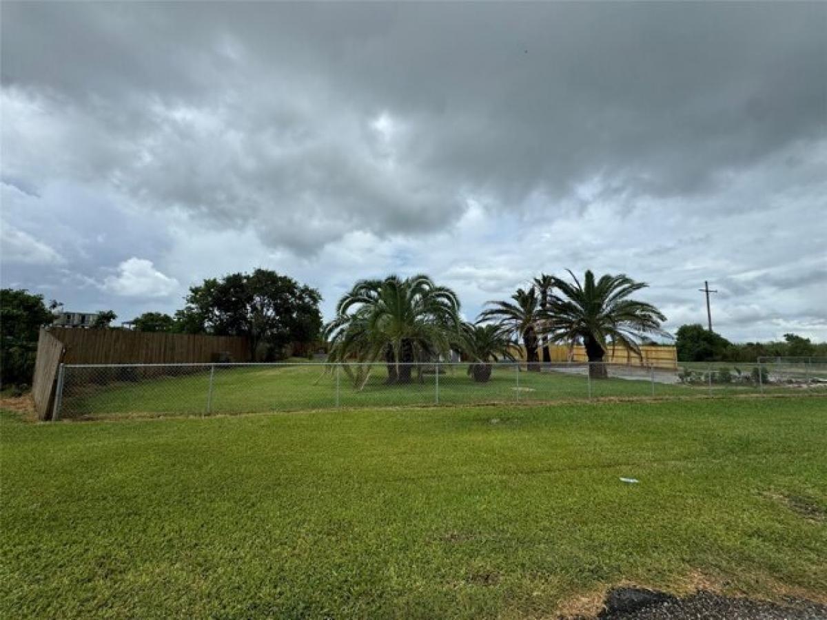 Picture of Residential Land For Sale in Crystal Beach, Texas, United States