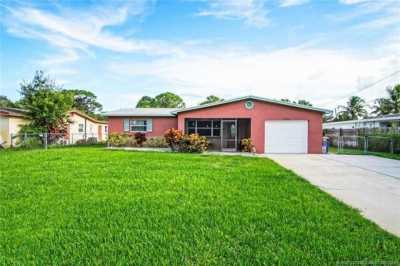 Home For Sale in Jensen Beach, Florida