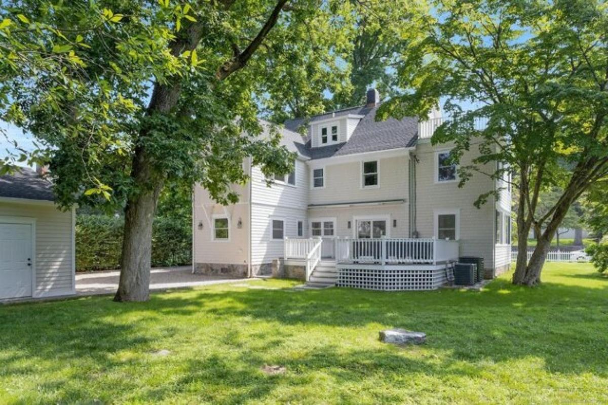 Picture of Home For Sale in Stamford, Connecticut, United States