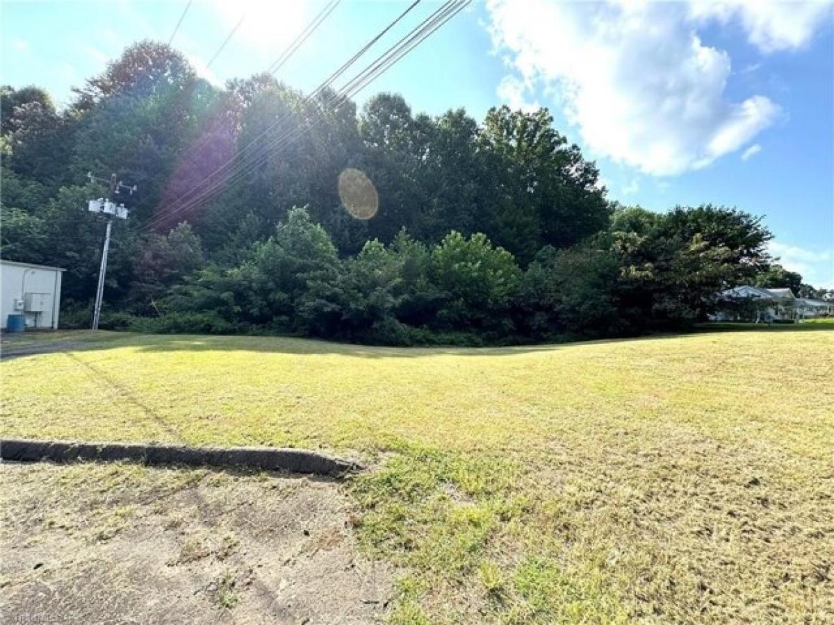 Picture of Residential Land For Sale in Jonesville, North Carolina, United States