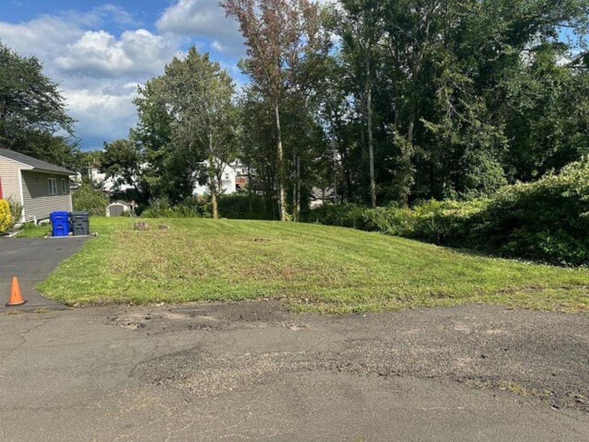 Picture of Residential Land For Sale in Branford, Connecticut, United States