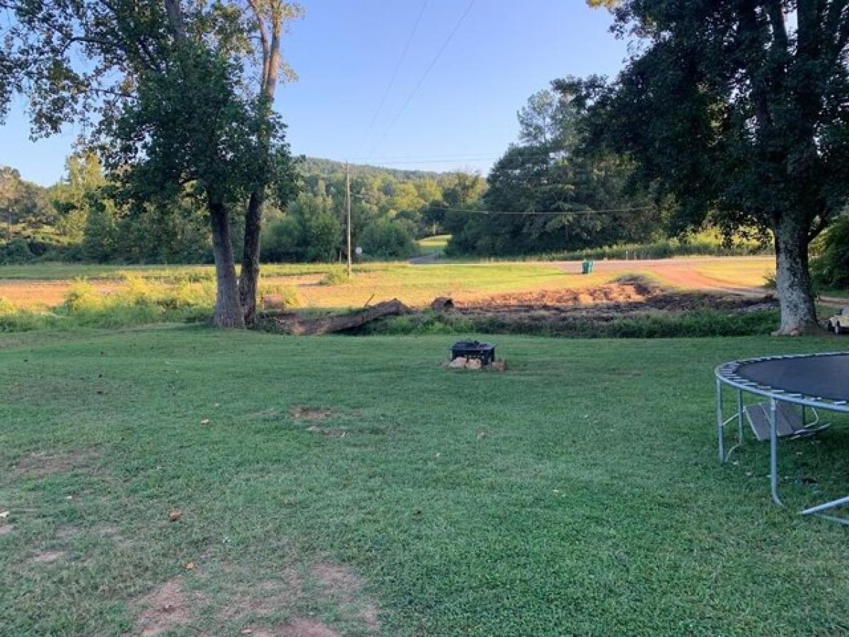 Picture of Home For Sale in Heflin, Alabama, United States