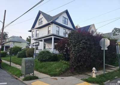 Home For Sale in New Rochelle, New York