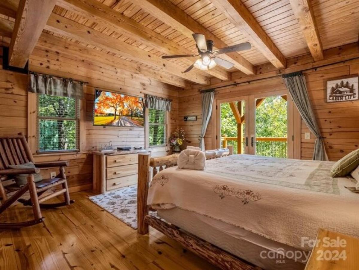 Picture of Home For Sale in Lake Lure, North Carolina, United States