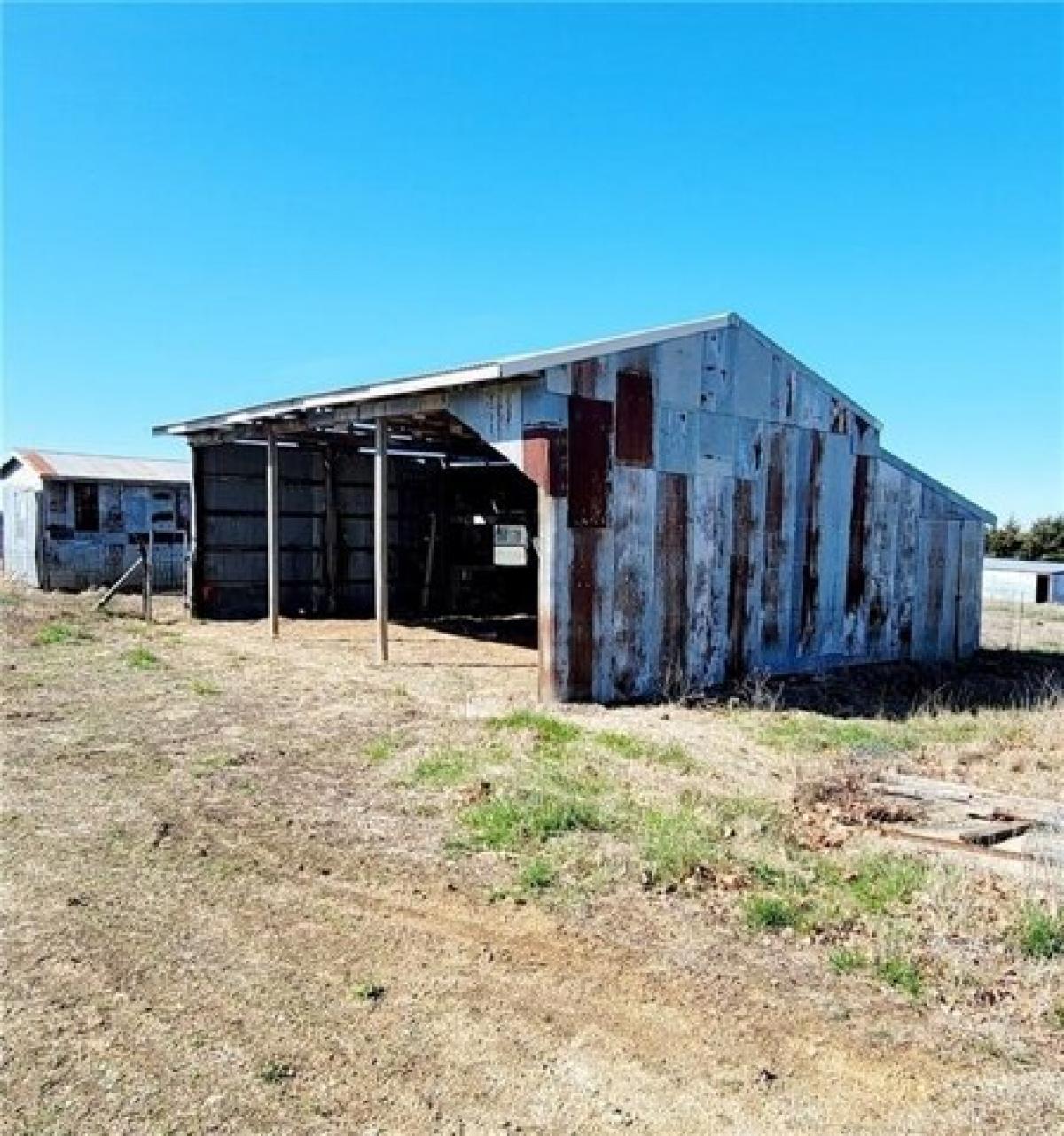 Picture of Home For Sale in Iola, Kansas, United States