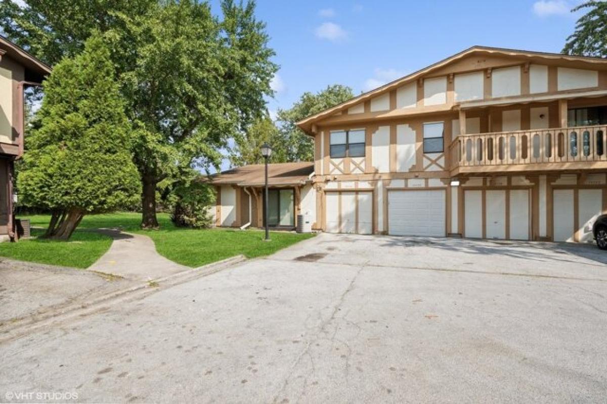 Picture of Home For Sale in Country Club Hills, Illinois, United States