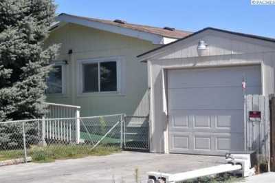 Home For Sale in Kennewick, Washington