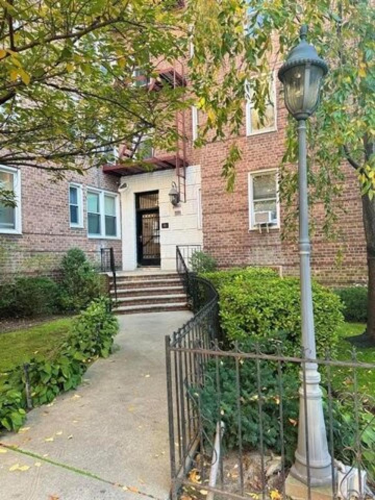 Picture of Home For Sale in Jackson Heights, New York, United States