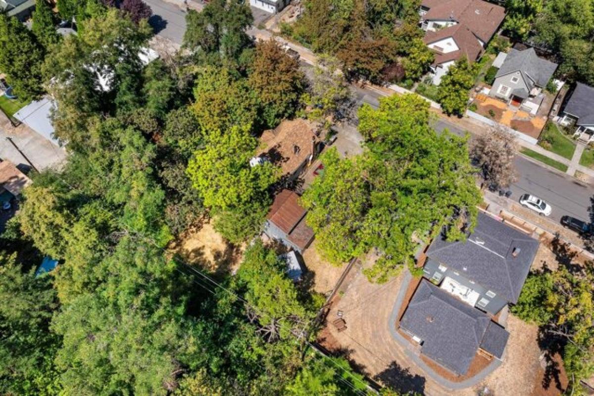 Picture of Home For Sale in Grants Pass, Oregon, United States