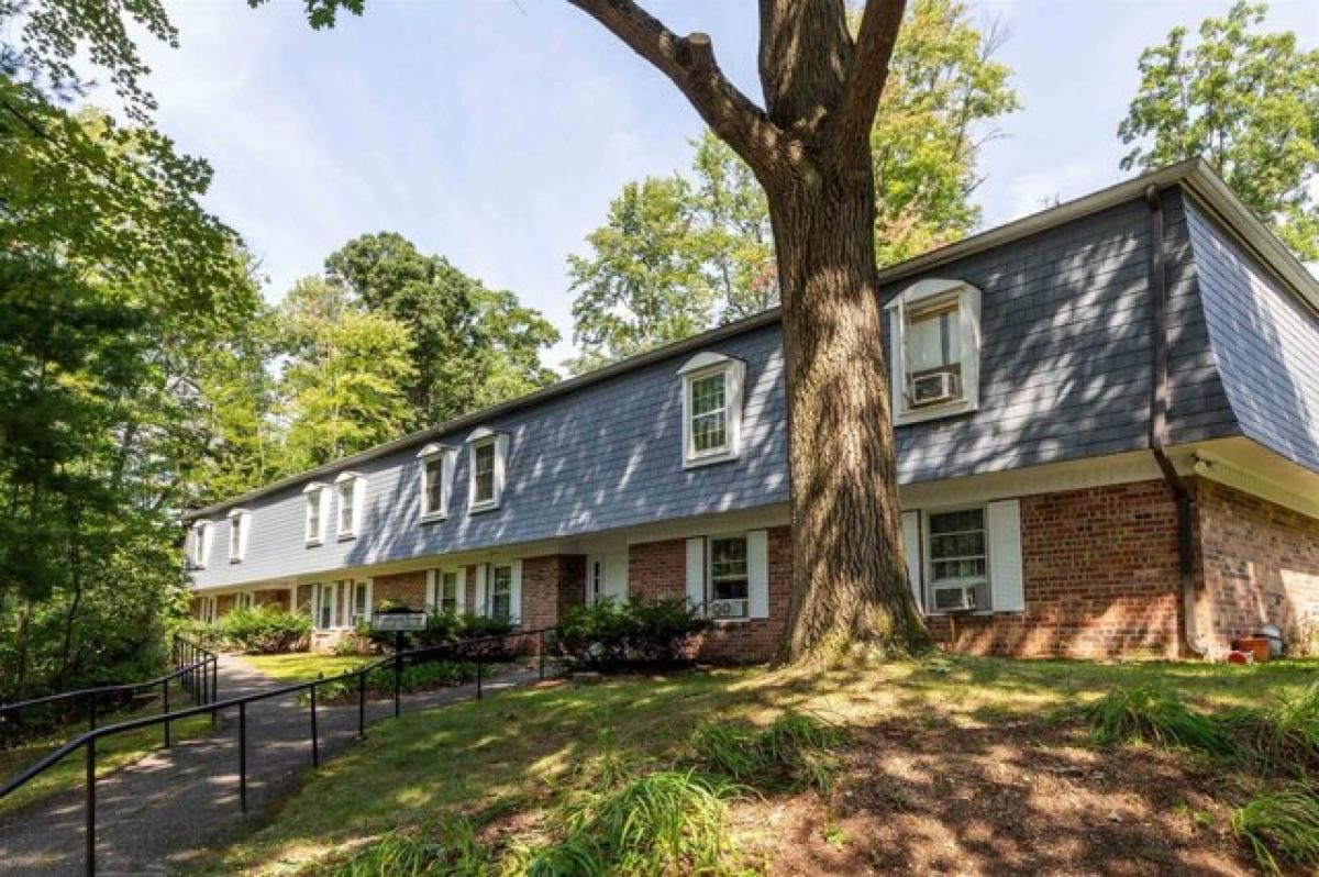 Picture of Home For Sale in South Burlington, Vermont, United States